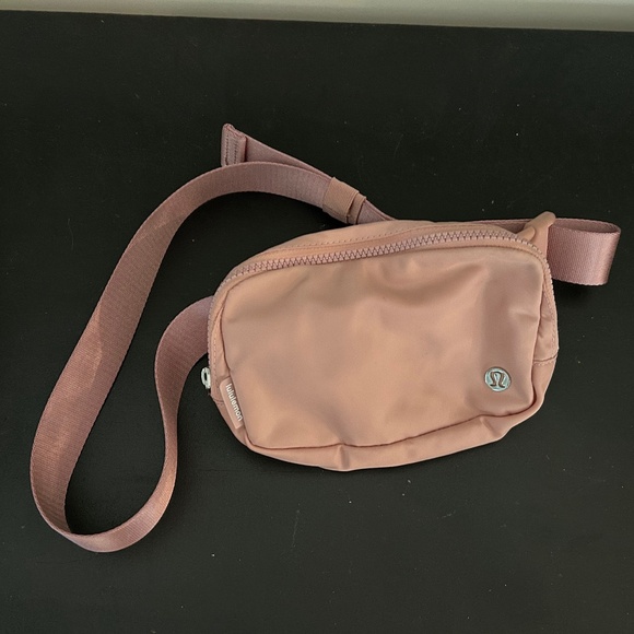 Lululemon Everywhere Belt Bag Fanny Pack ROSE Pink 1L - Picture 1 of 8